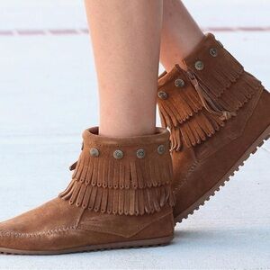 Minnetonka Brown Fringe Moccasins